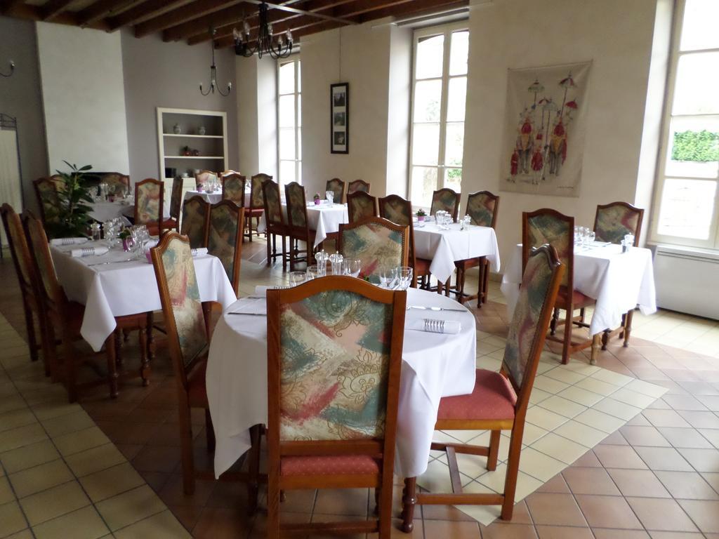 ホテルLe Relais De La Caleche Saint-Denis-dʼAnjou エクステリア 写真