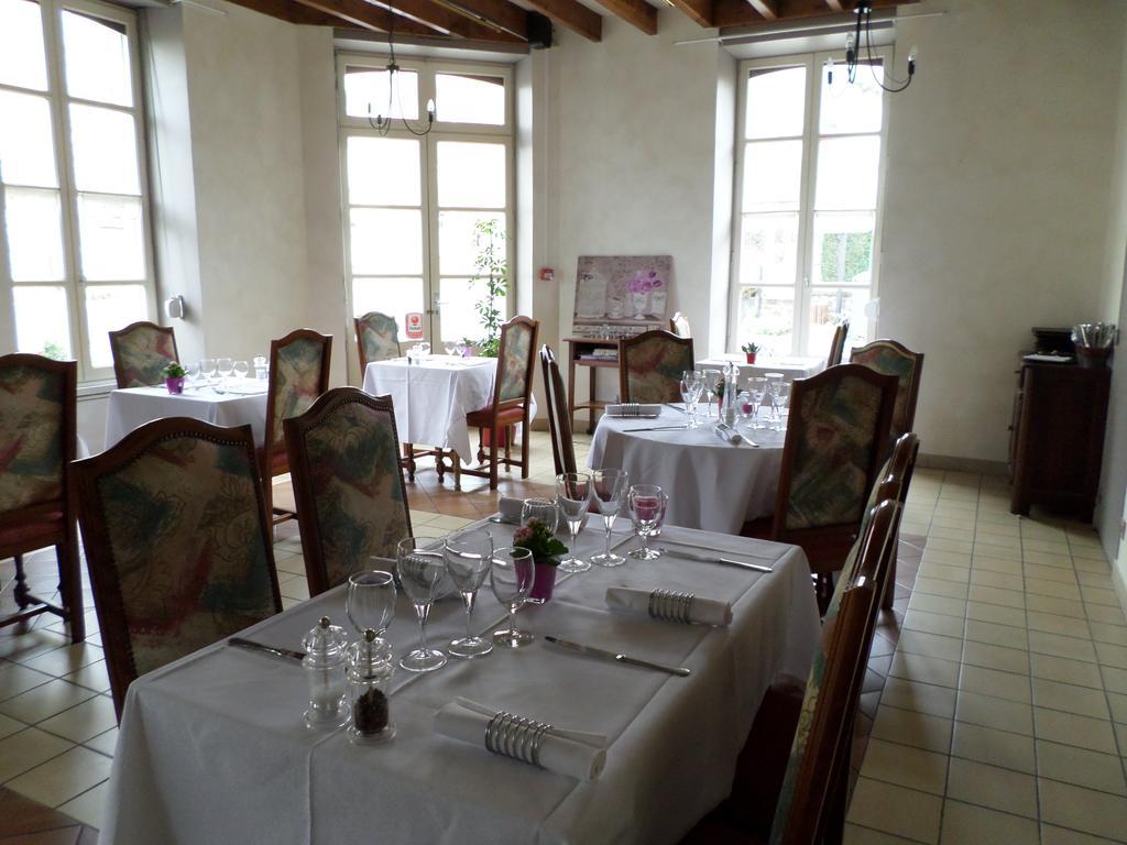 ホテルLe Relais De La Caleche Saint-Denis-dʼAnjou エクステリア 写真