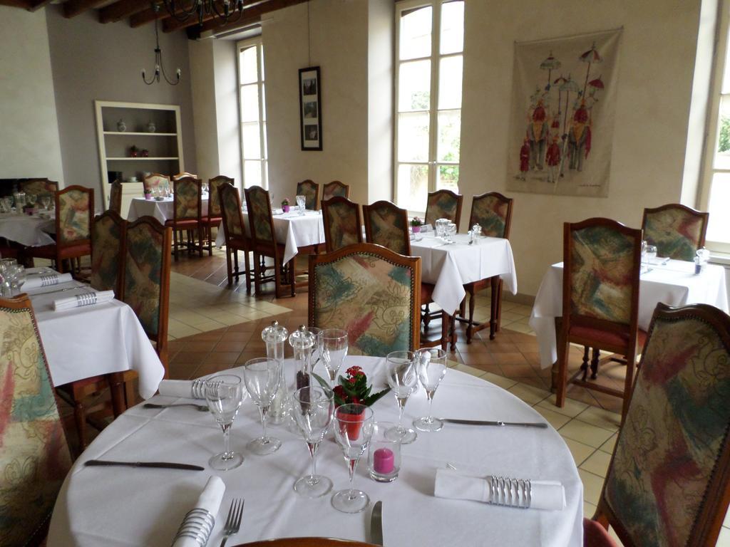 ホテルLe Relais De La Caleche Saint-Denis-dʼAnjou エクステリア 写真