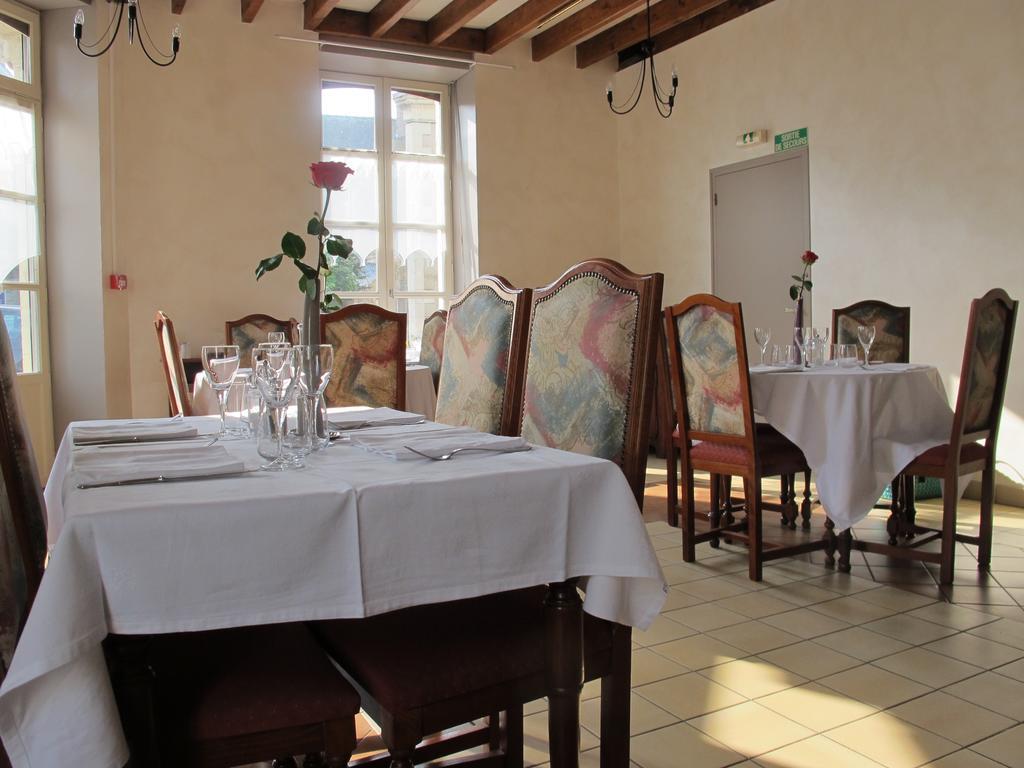 ホテルLe Relais De La Caleche Saint-Denis-dʼAnjou エクステリア 写真